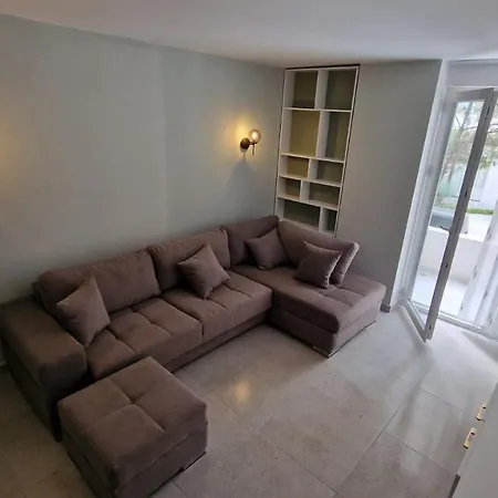Apartment Villa For 6 Person Golem  Exterior photo
